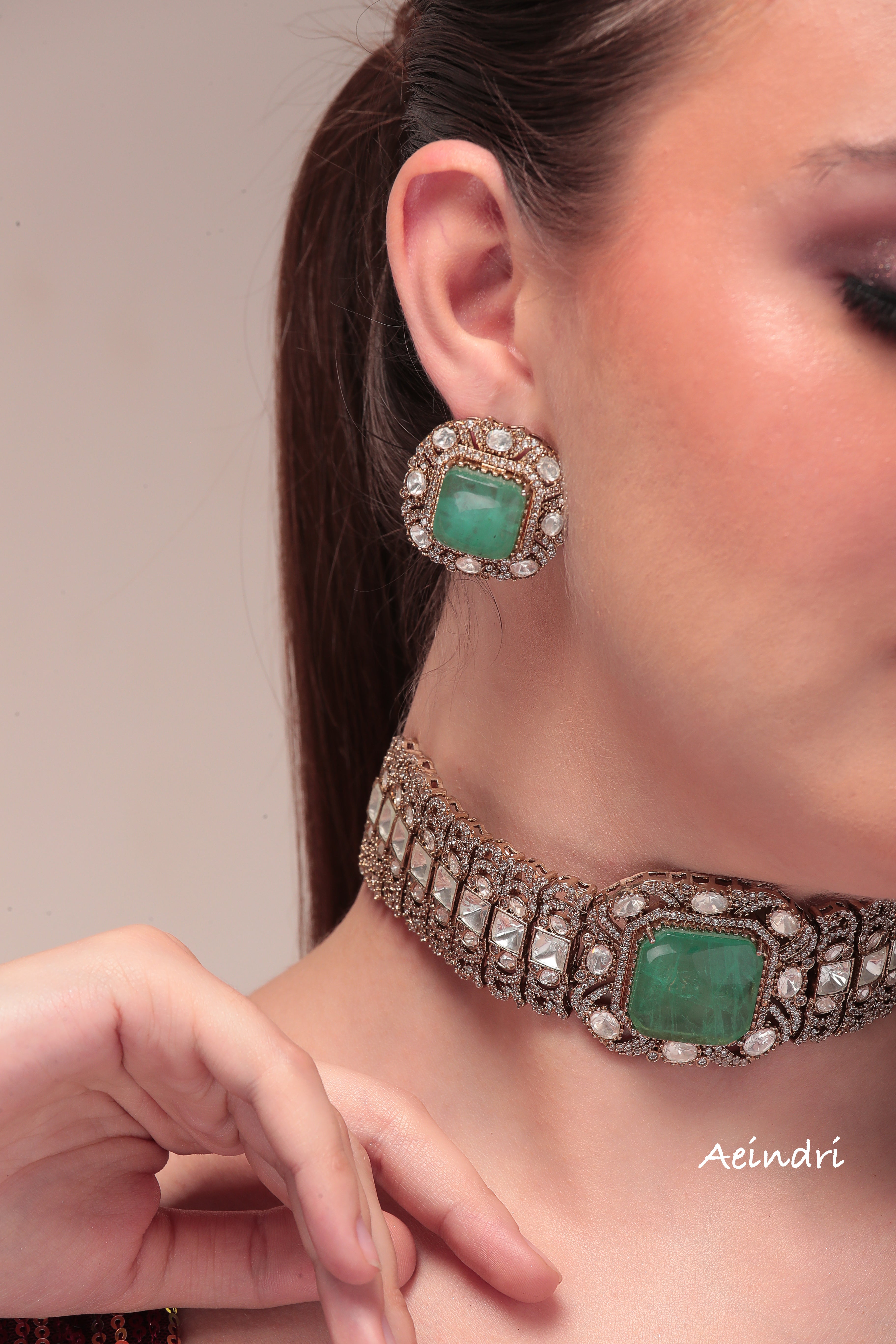 Women Mint Slip On Brass Choker