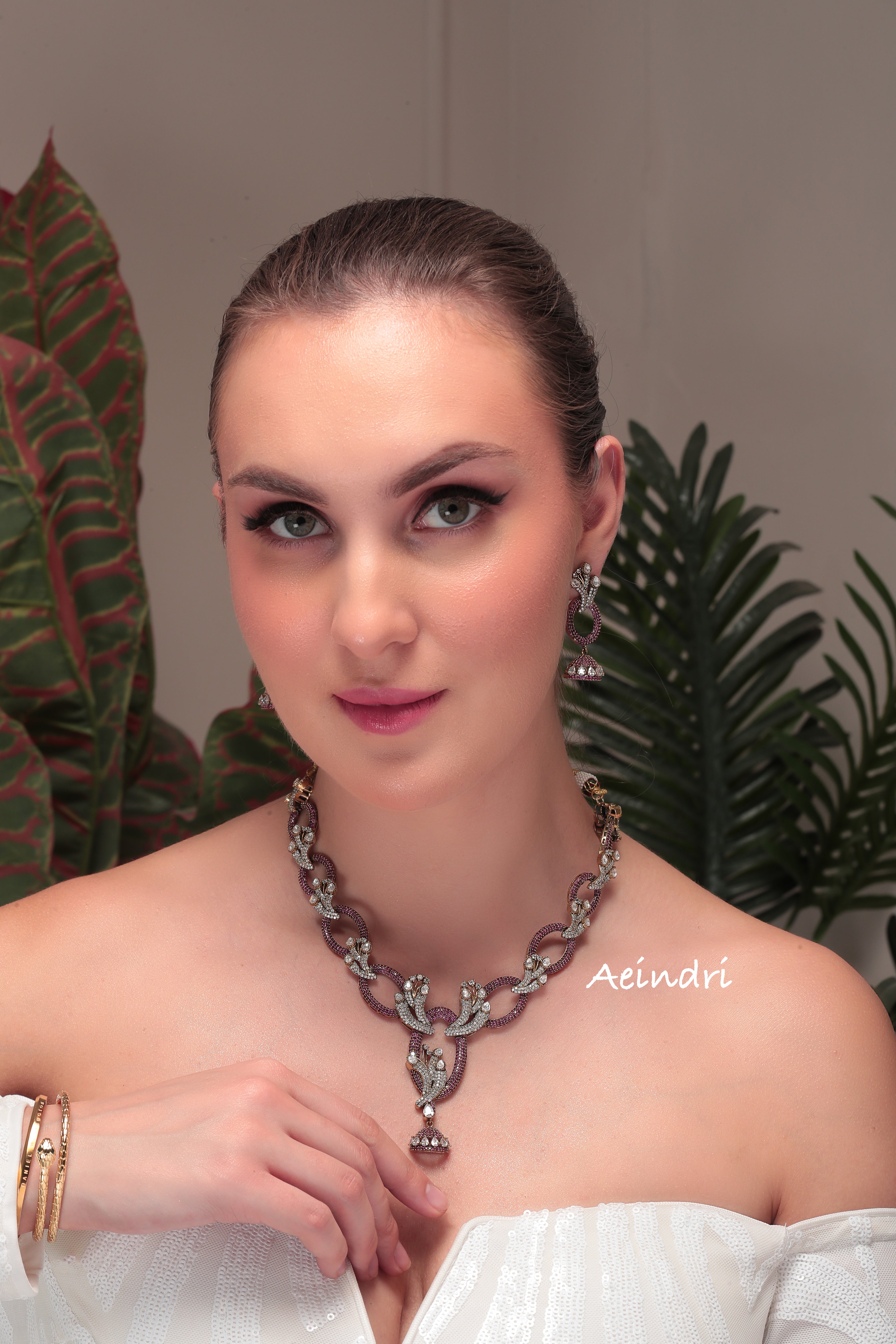 Fashion Jewellery
Necklace & Earings Set (Ruby)