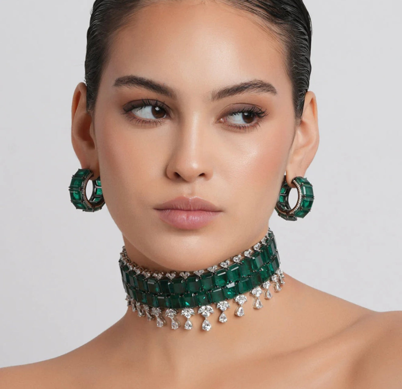 This is a regal emerald and diamond choker necklace.