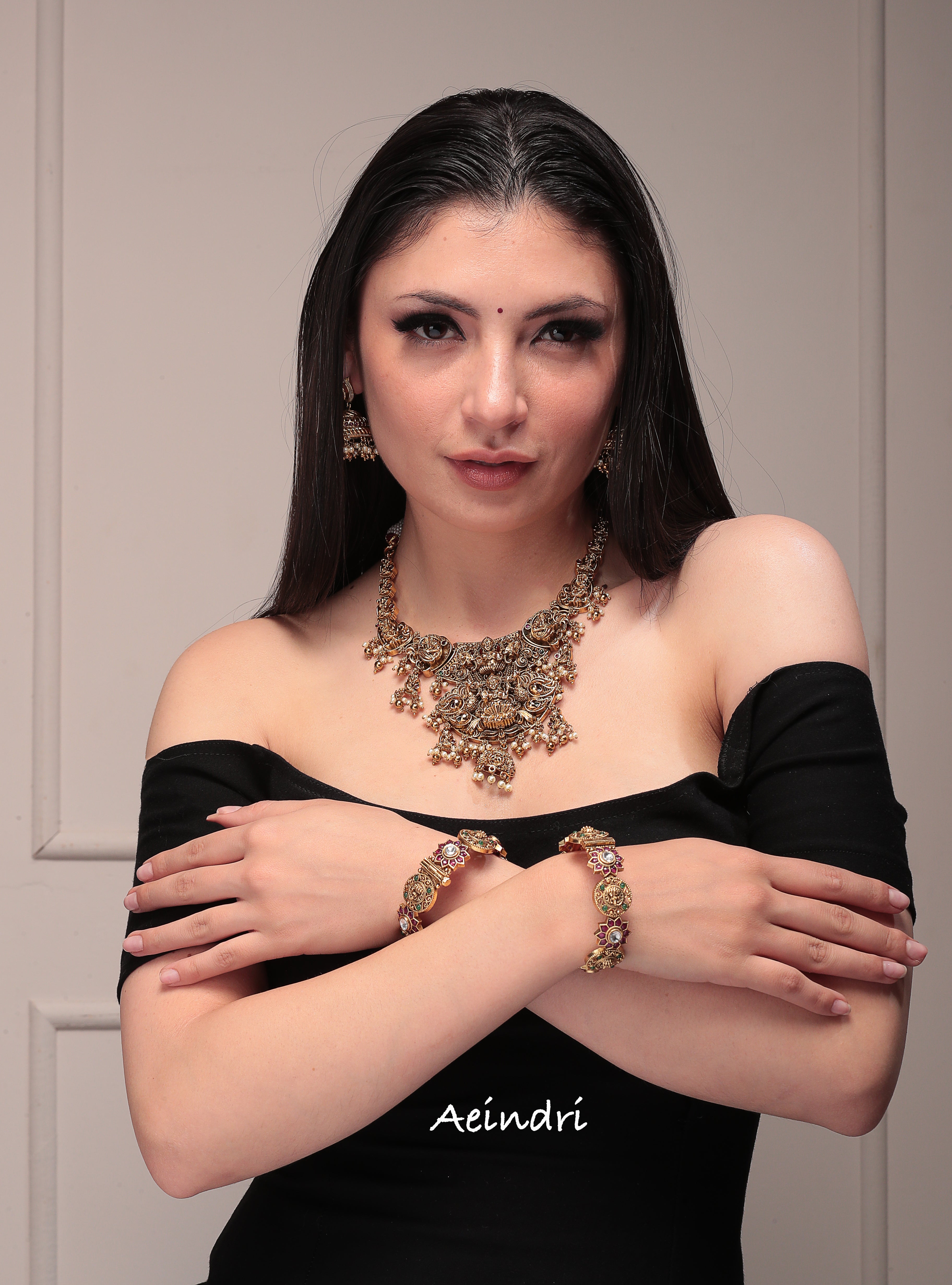 Adorn Yourself in Royal Grandeur (Necklace)