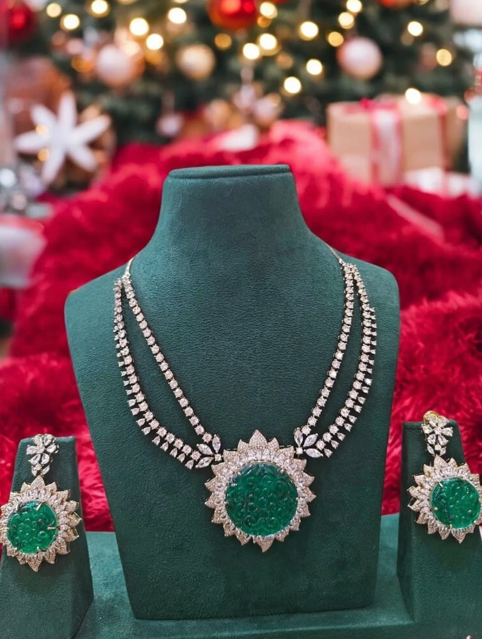 Round sunflower 100 CT emerald doublet necklace