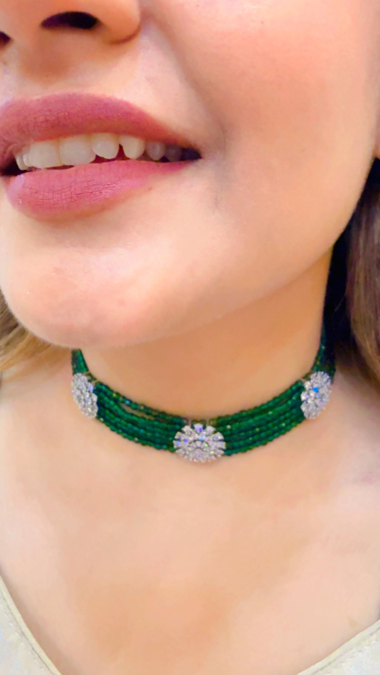 Emerald chocker