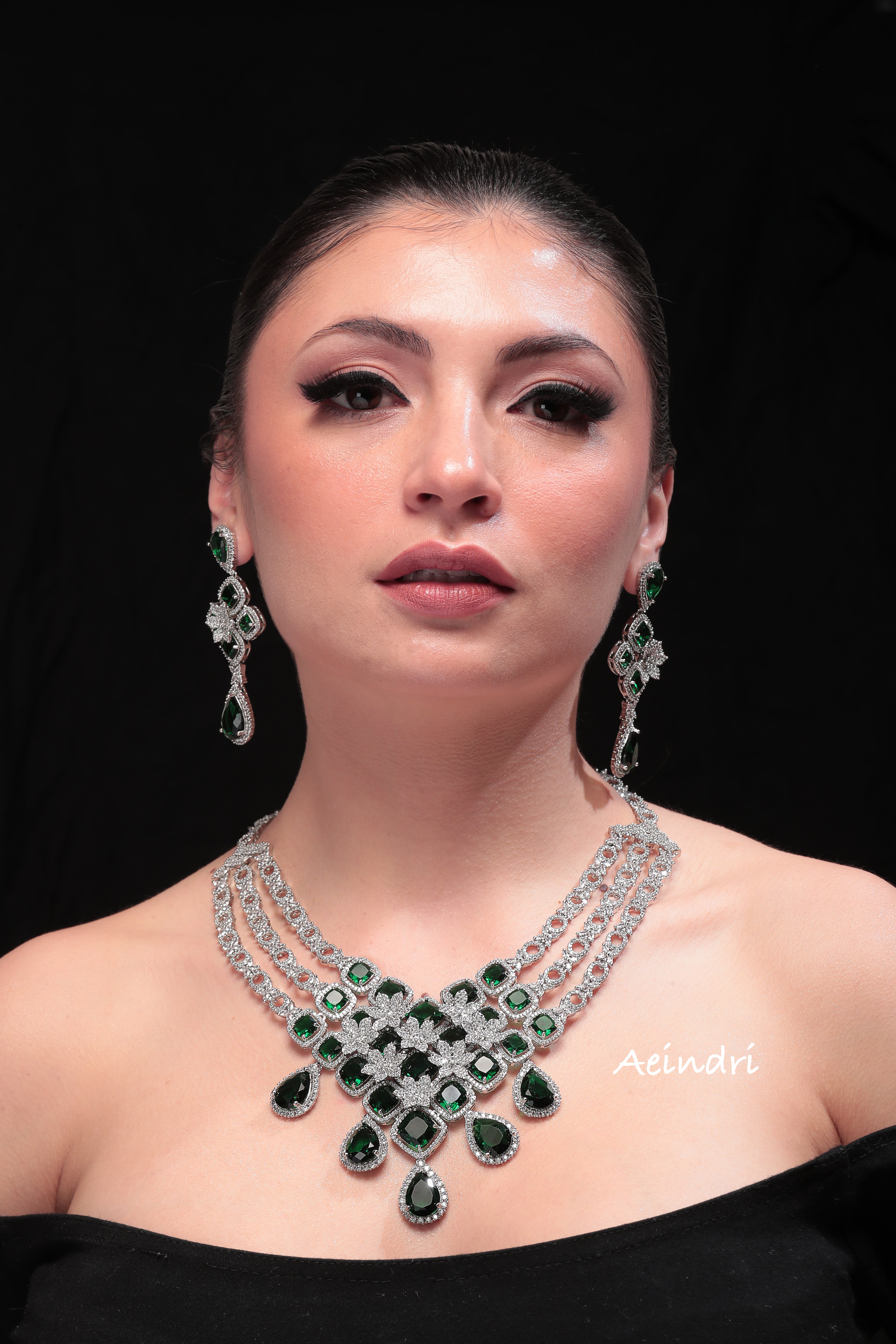Majestic Emerald Elegance Necklace & Earrings Set