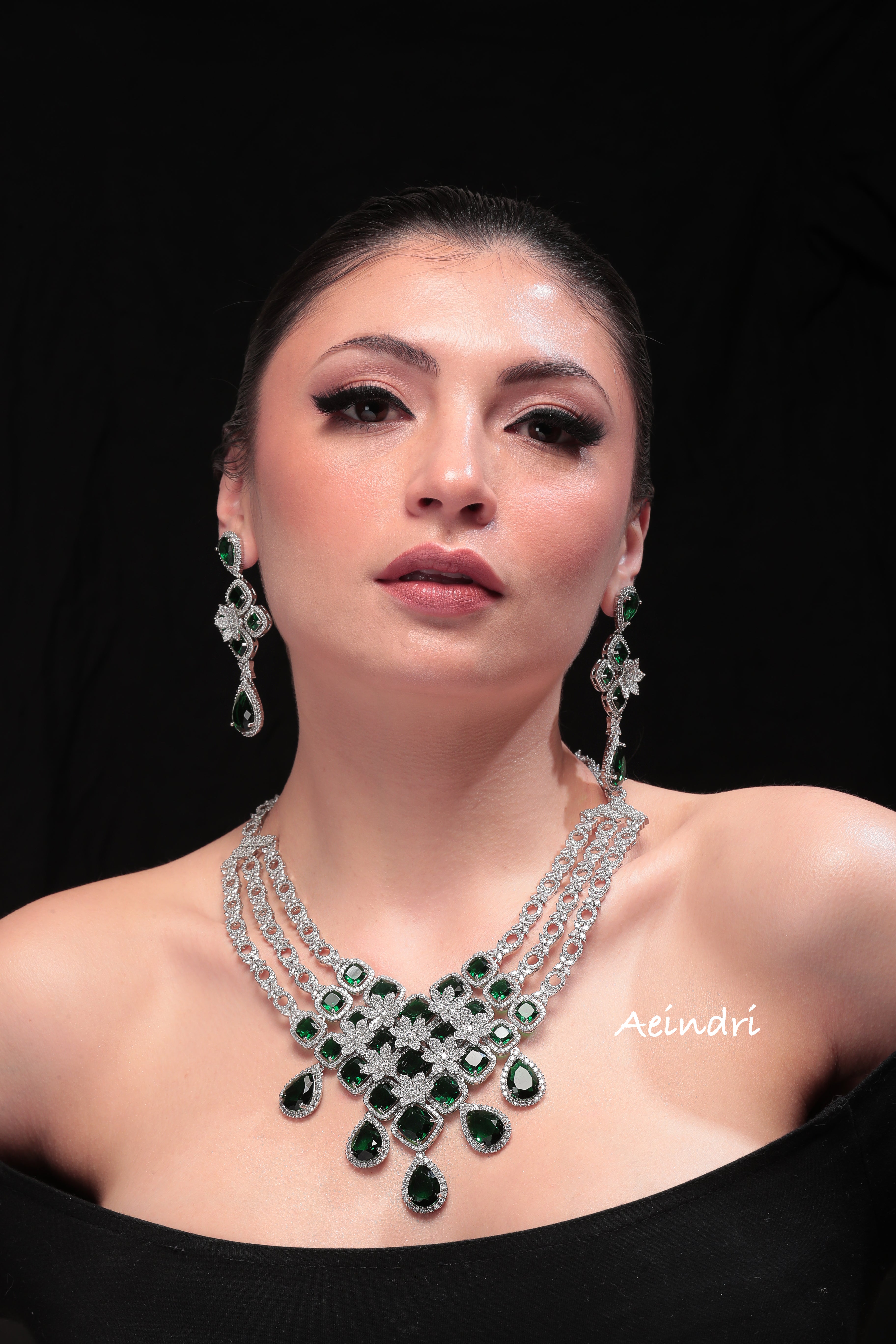 Majestic Emerald Elegance Necklace & Earrings Set