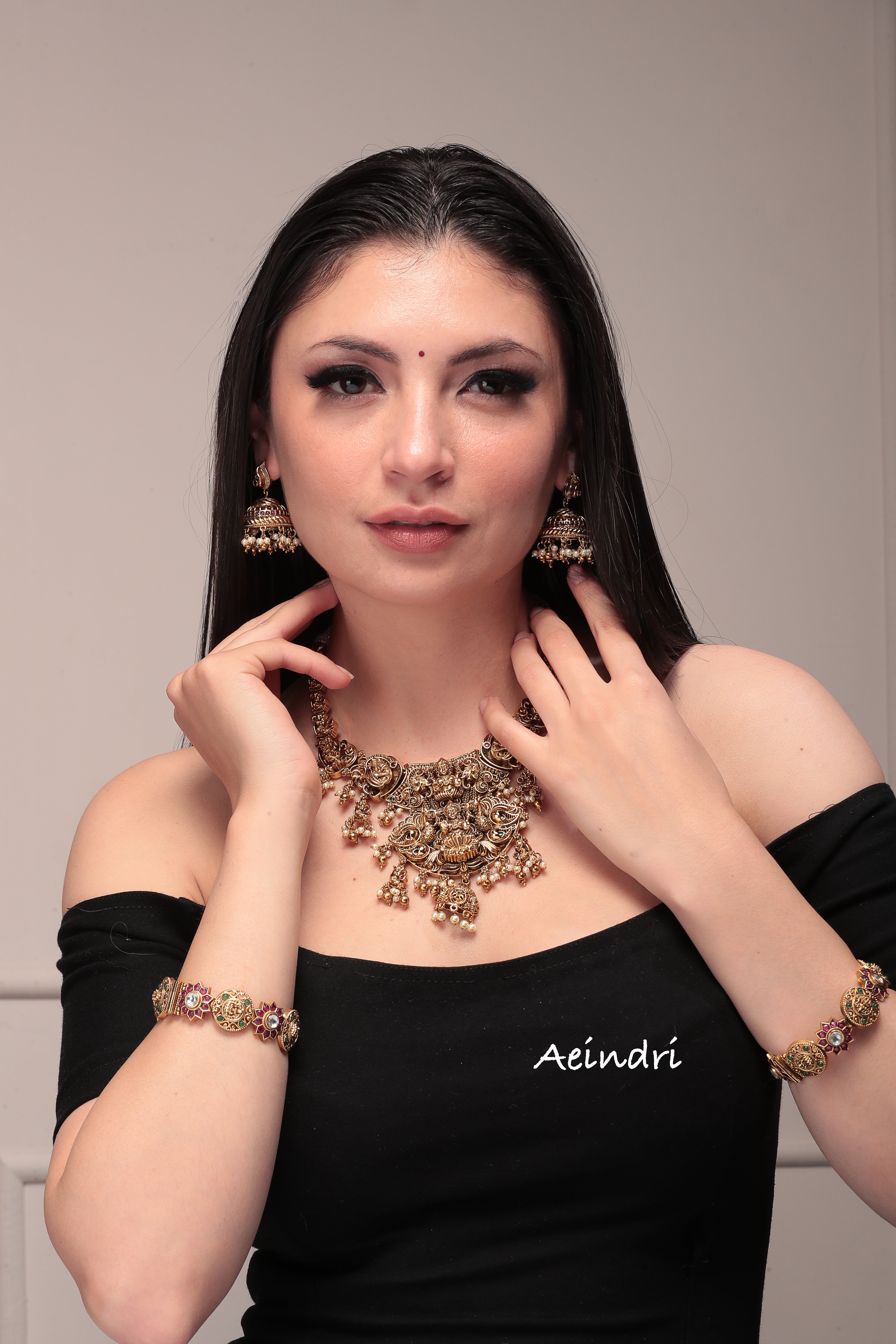 Adorn Yourself in Royal Grandeur (Necklace)