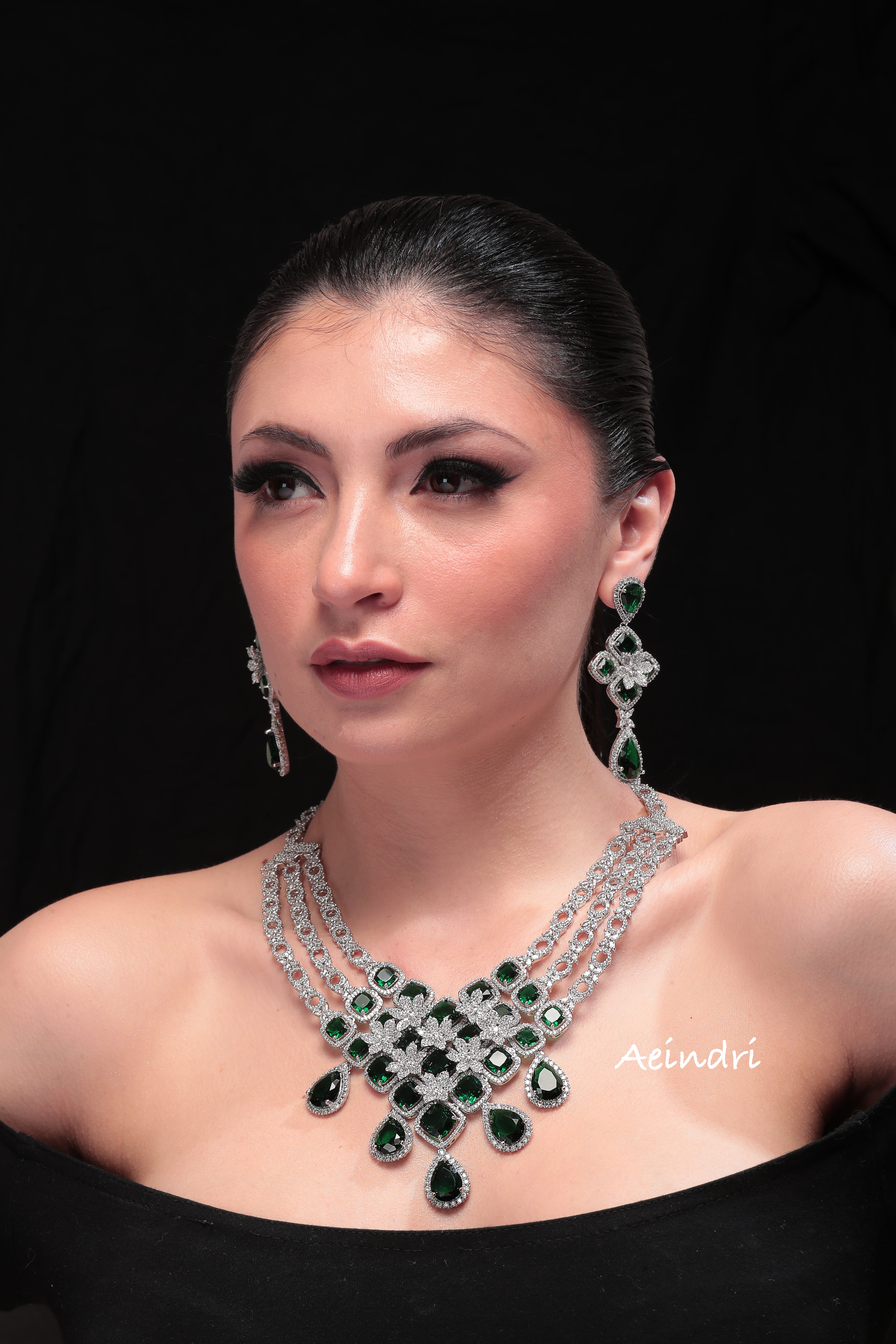 Majestic Emerald Elegance Necklace & Earrings Set