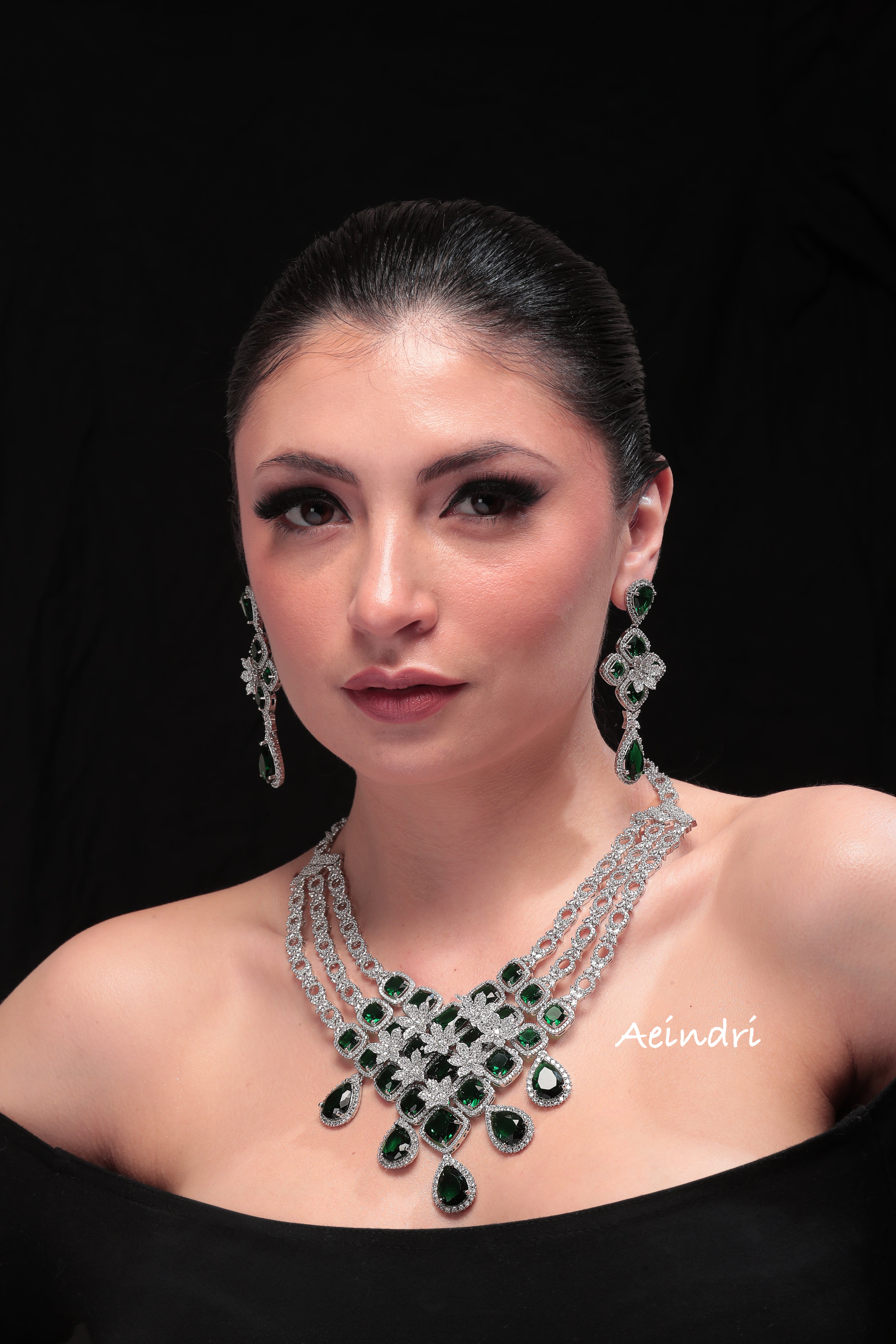 Majestic Emerald Elegance Necklace & Earrings Set