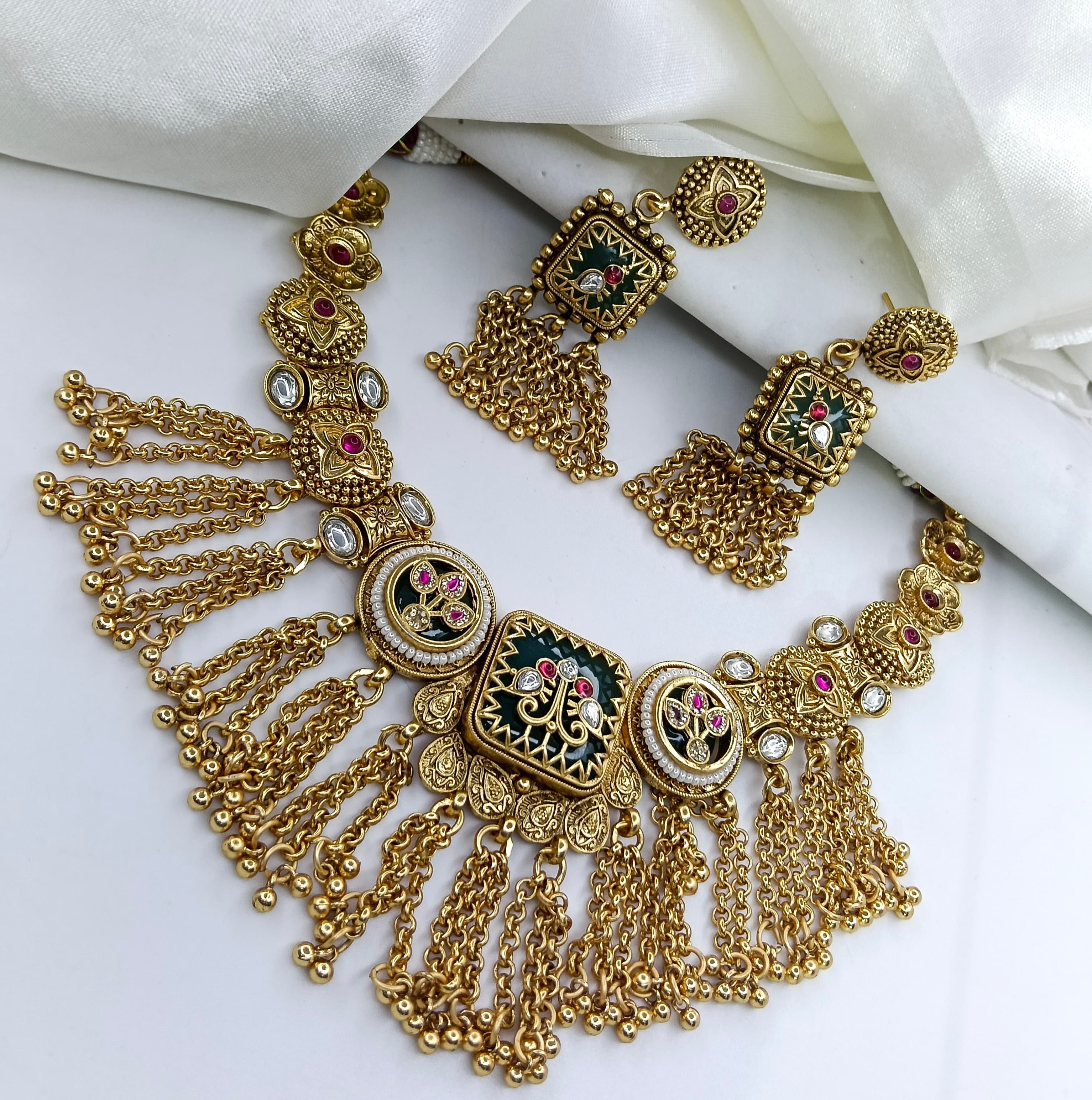 This is a Kundan Heritage necklace set with matching earrings.