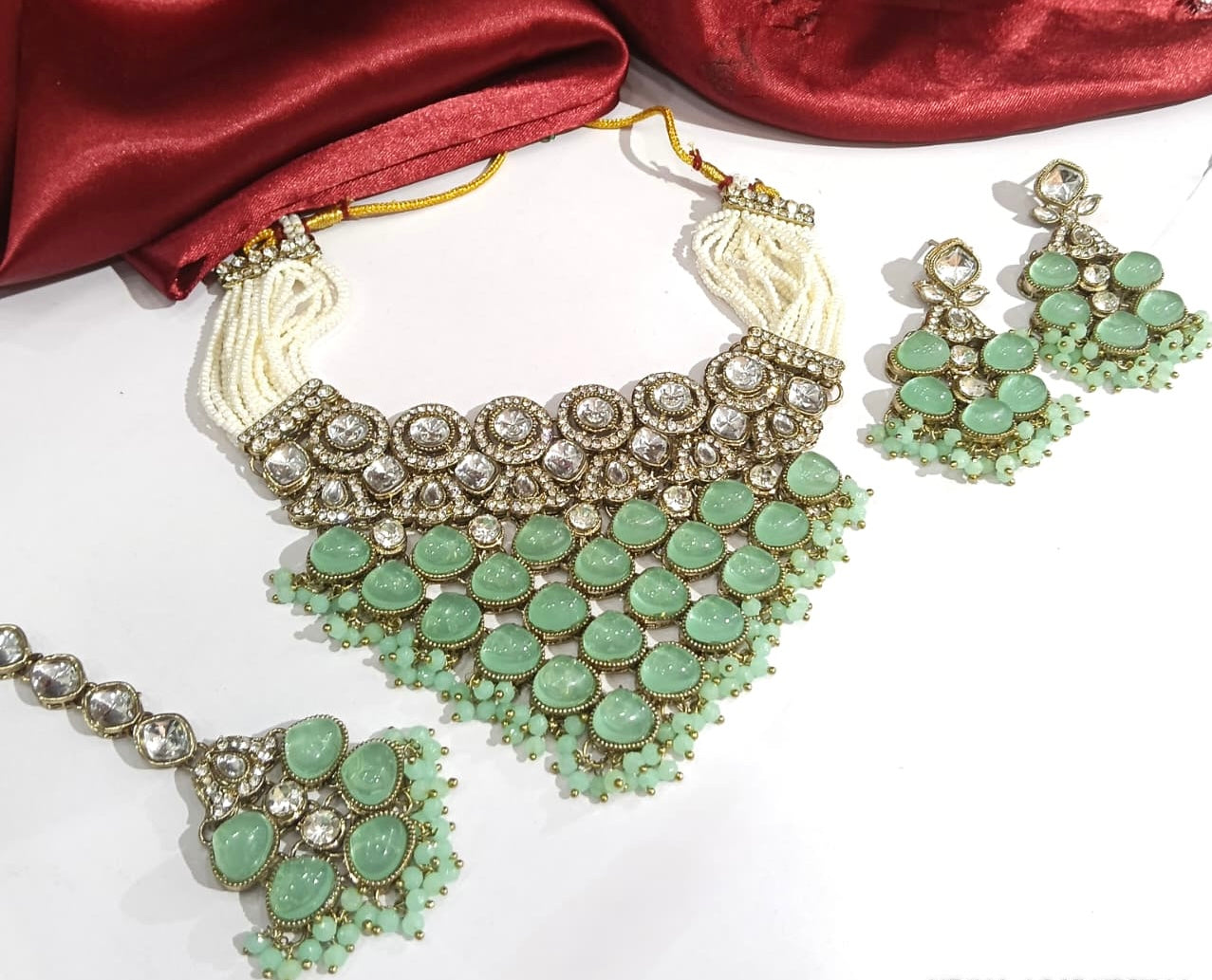 Gorgeous antique Gold Polki Necklace Set with beautiful earrings tikka /Indian Jewelry/Bollywood Jewelry/pista/sage green/mint